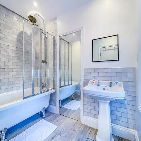 Проживание в семье *rf9bc* For Your Relaxed & Cosy + Free Parking + Free Fast Wifi *