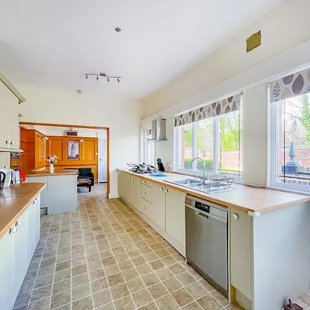 *rf9bc* For Your Relaxed & Cosy + Free Parking + Free Fast Wifi * Проживание в семье Лидс