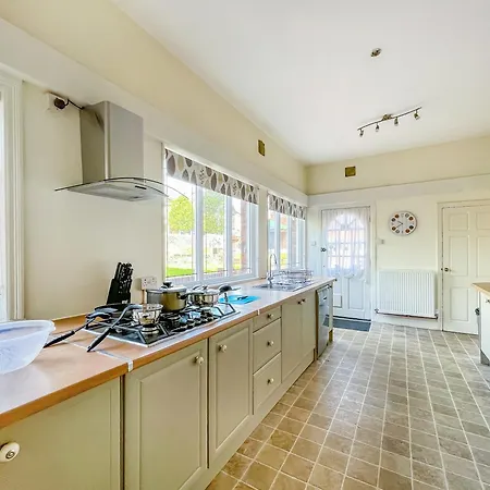 Проживание в семье *rf9bc* For Your Relaxed & Cosy + Free Parking + Free Fast Wifi * Лидс