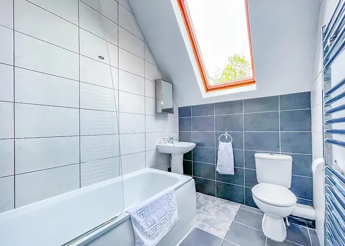 Habitación en casa particular *rf9bc* For Your Relaxed & Cosy + Free Parking + Free Fast Wifi *