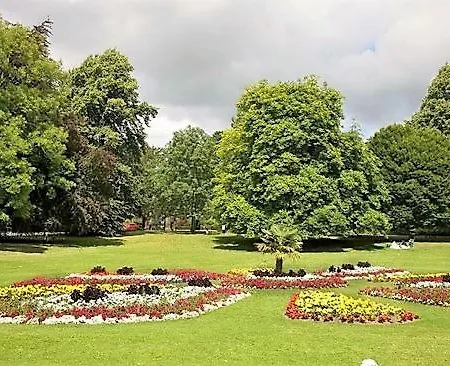 *rf9bc* For Your Relaxed & Cosy + Free Parking + Free Fast Wifi * 民宿 利兹